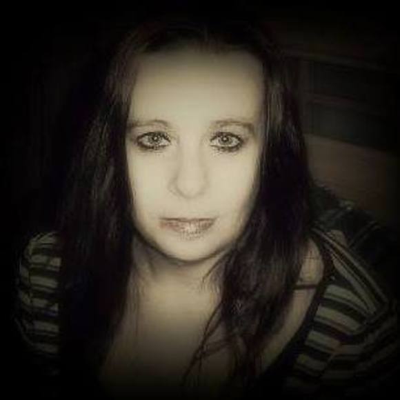 Meet your Posher, Beth - Picture 1 of 1